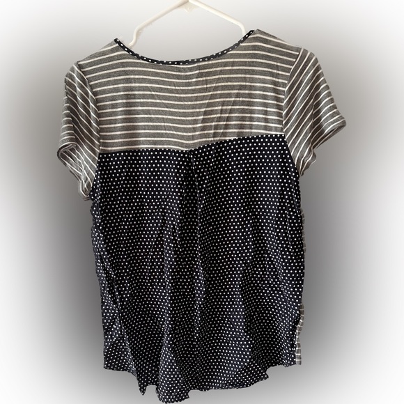 Short sleeve size small short sleeve stripes and dots - Picture 2 of 4